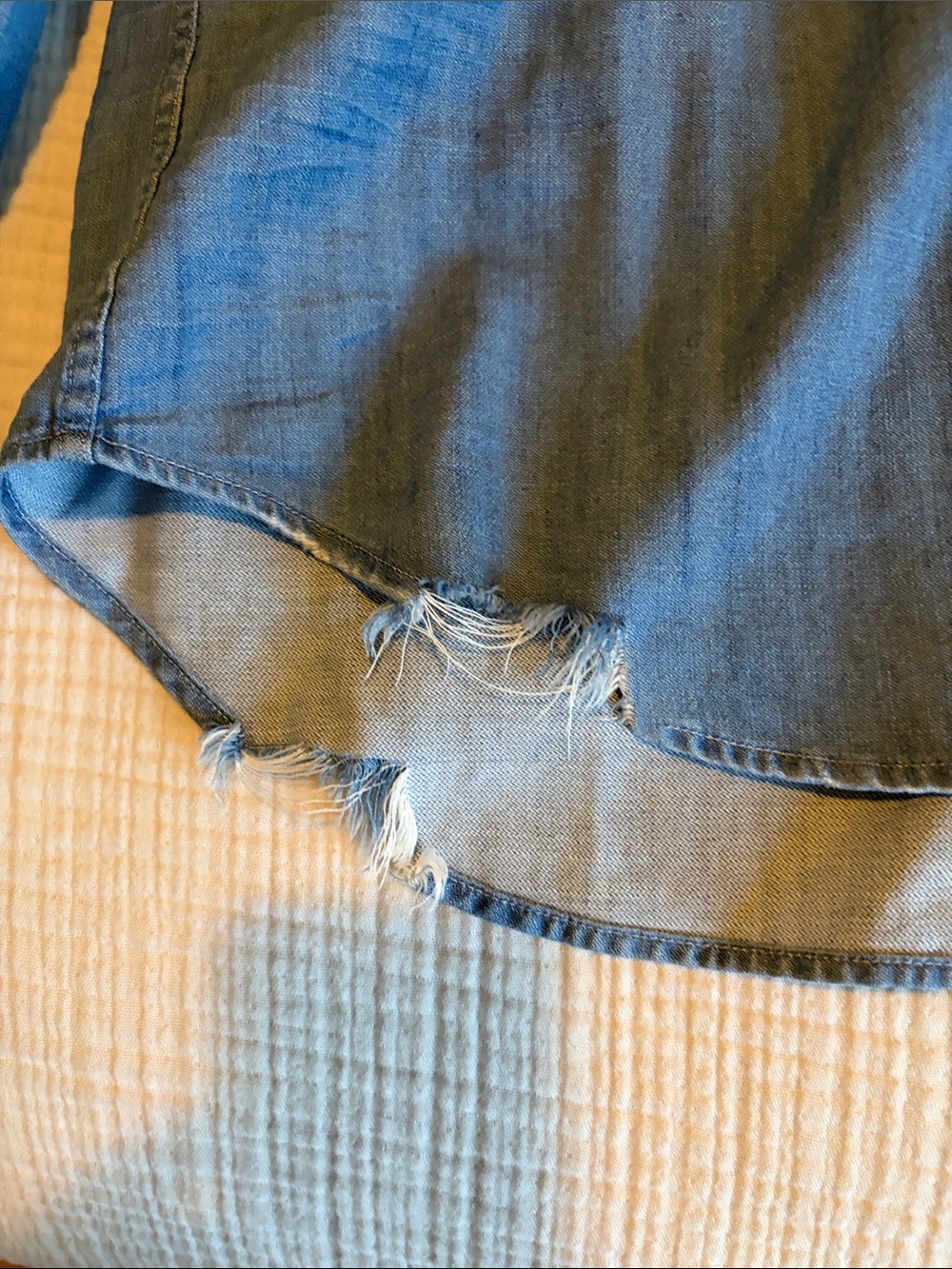 Frank & Eileen denim Casual Button-Front top size medium. - Picture 6 of 6
